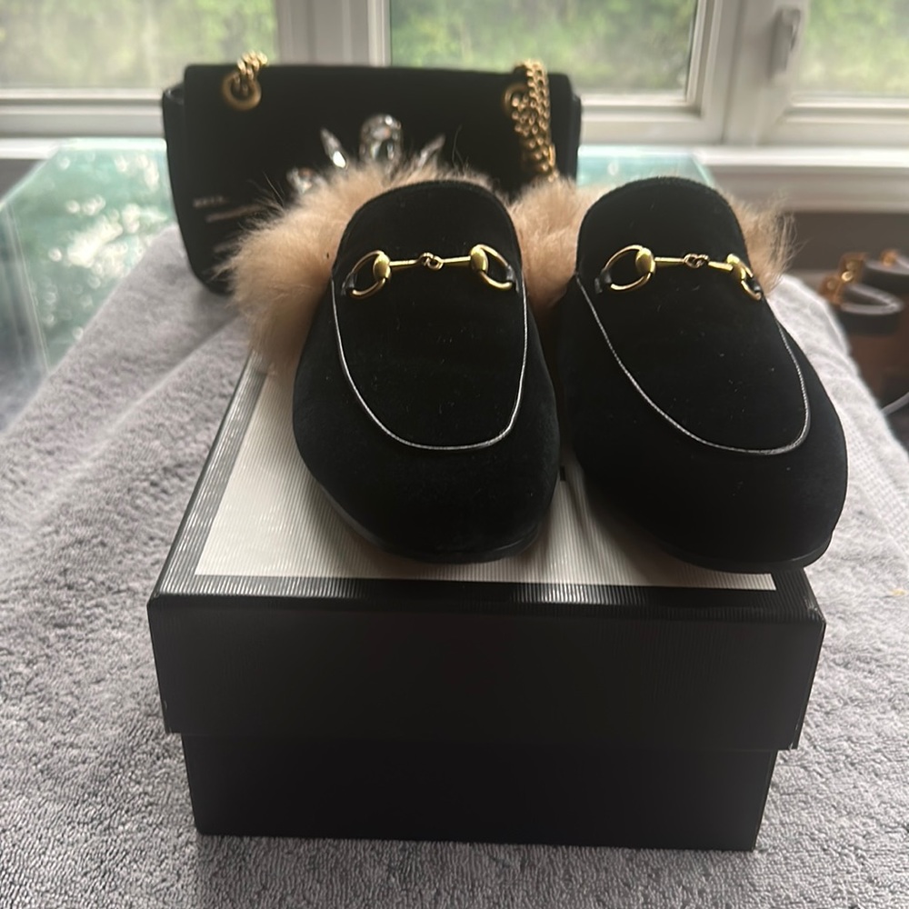 Gucci slippers in Exellent  condition!